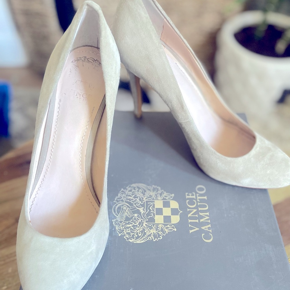 Vince Camuto Candera Triangle Pointed Heel Suede Beige Tan With Box 4 inch heel